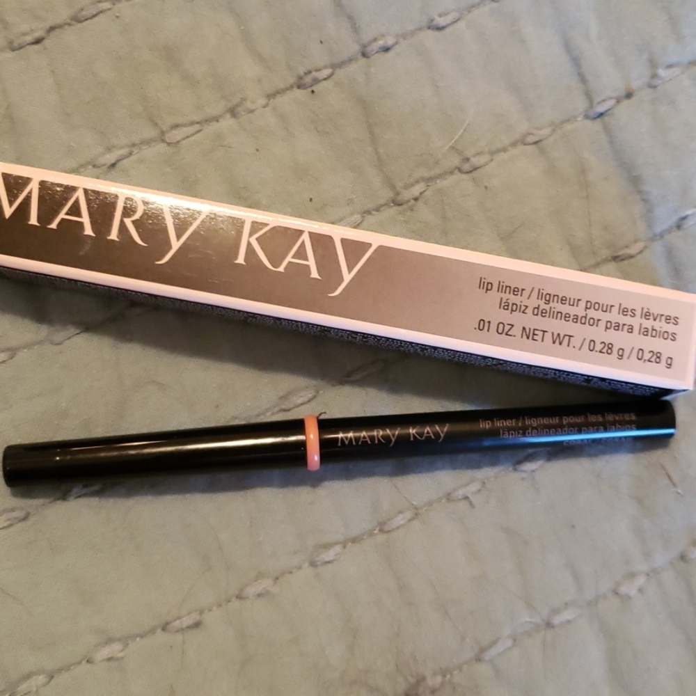 Coral Lip Liner